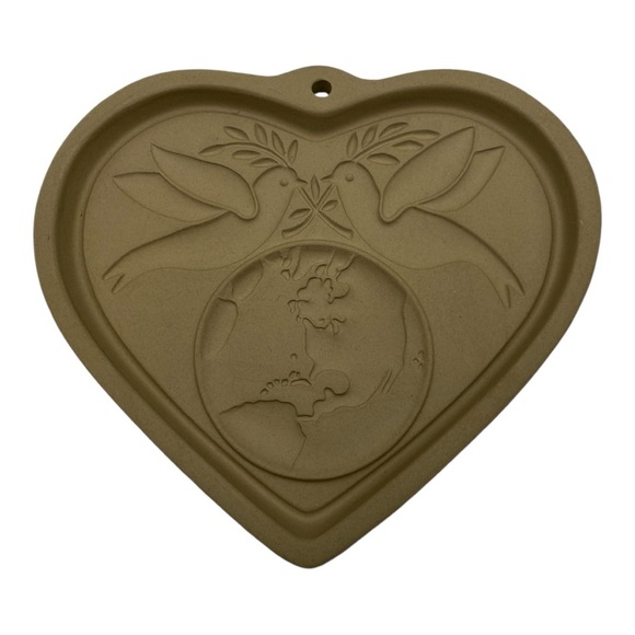 The Pampered Chef Vintage Peace On Earth Stoneware Cookie Mold 2002 - Picture 1 of 6